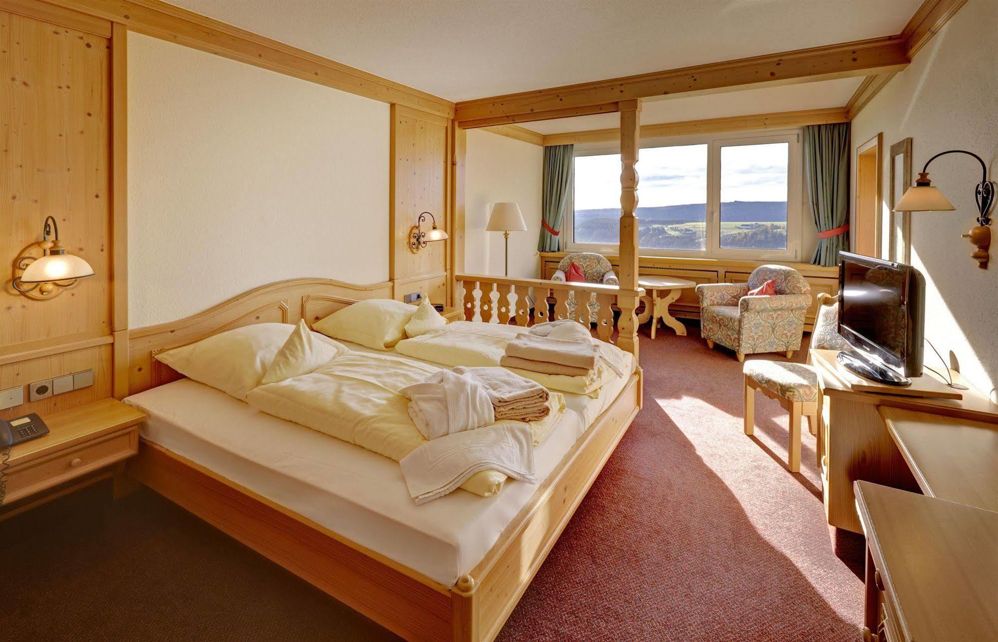 Hotel Saigerhoeh Wellness Golf Wandern Ueber Dem Titisee Lenzkirch